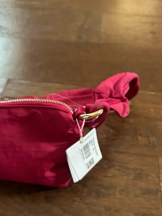 Lululemon Convertible Ruched Strap
Crossbody Bag Mini *1.5L Berry NWT - Picture 10 of 15